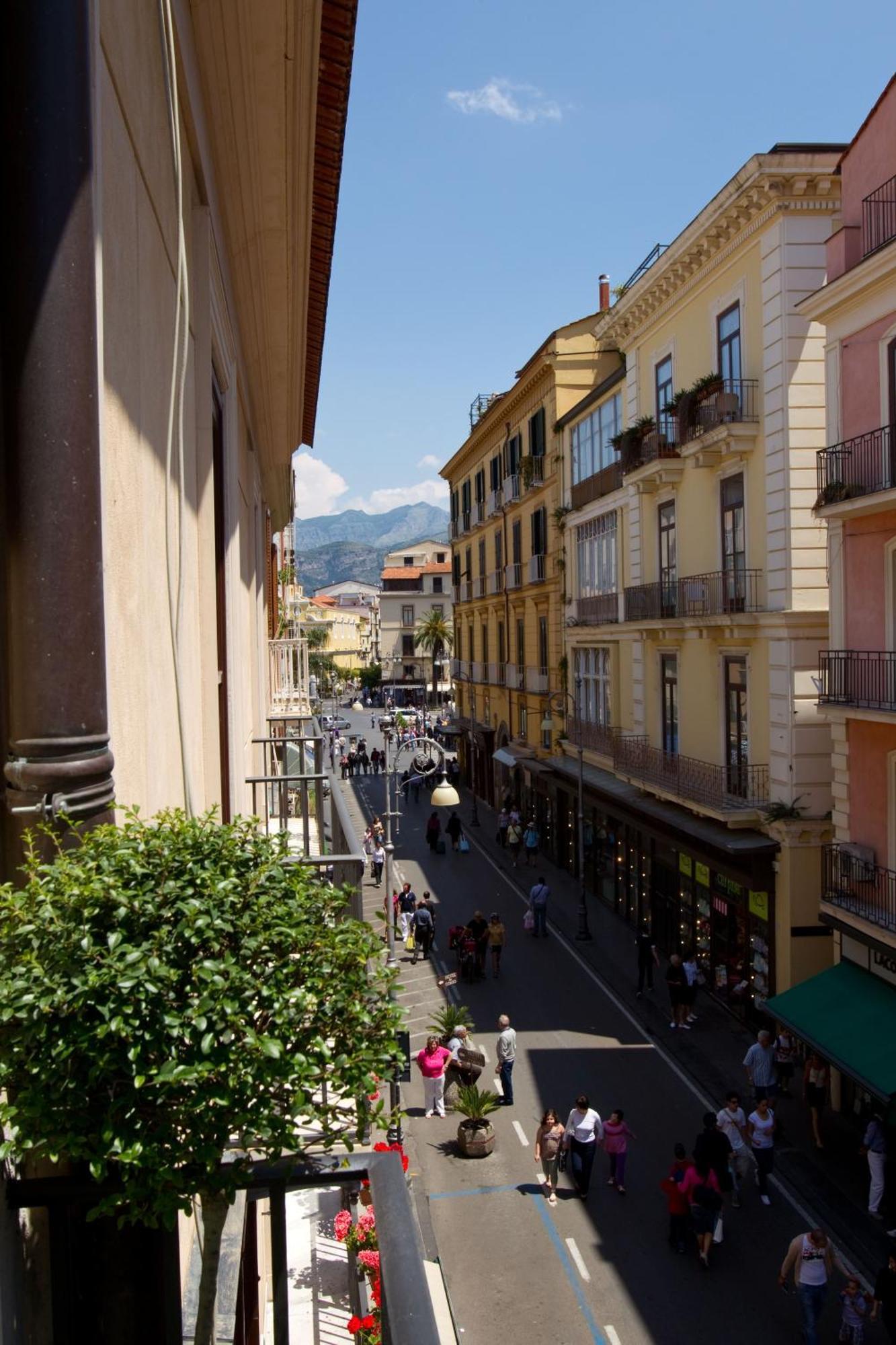 Palazzo Montefusco Hotel Sorrento Exterior photo
